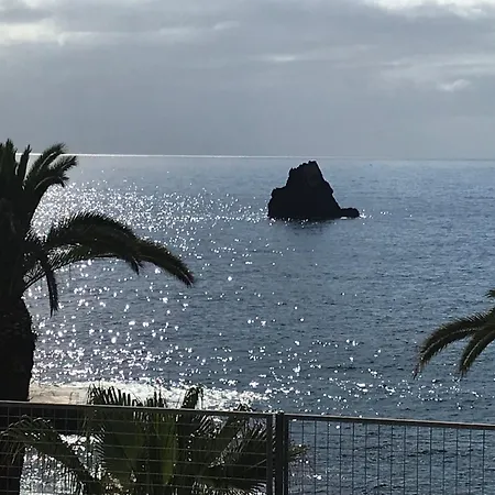 Mit Blick Auf Wasser By Interhome